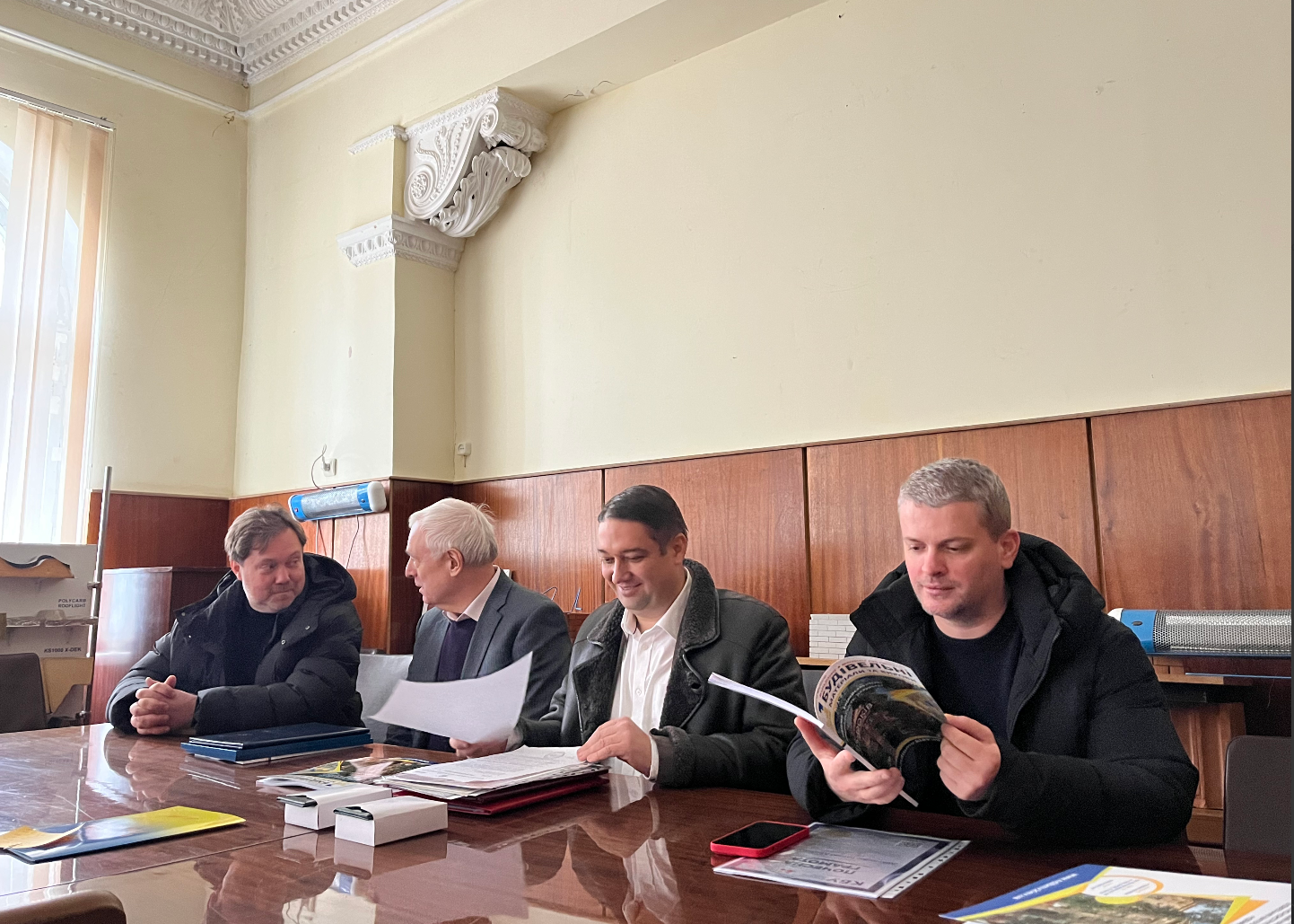 КБУ долучилася до привітання працівників НДІБМВ