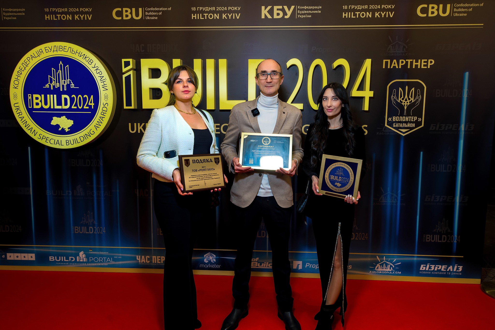 ⚡У номінації “ЛІДЕР ШВИДКІСНОГО БУДІВНИЦТВА РОКУ” відзнаку отримала компанія ROYAL HOUSE!