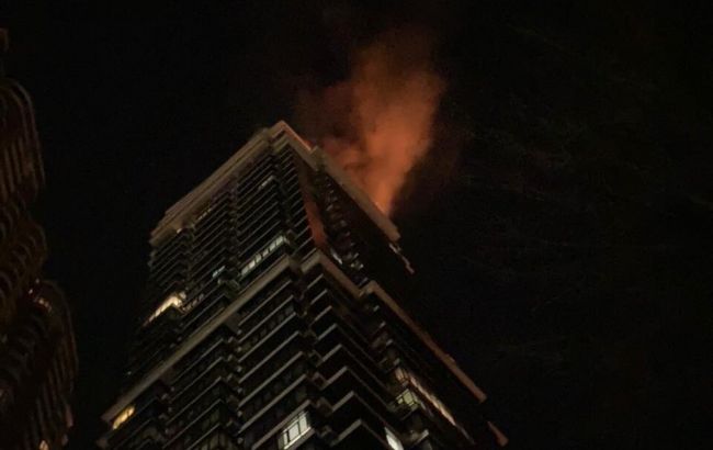 🔥У Києві багатоповерхівка самостійно зупинила поширення пожежі, що виникла під час дронової атаки