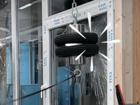 ⛓️‍💥VEKA AG випробовують вікна ударом маятника