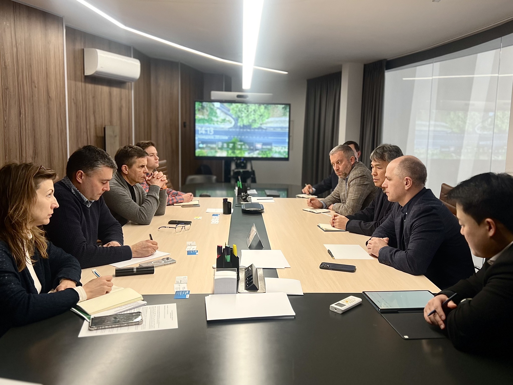 🛣️Корейські компанії пропонують використовувати нову технологію укладання асфальтного покриття в Україні