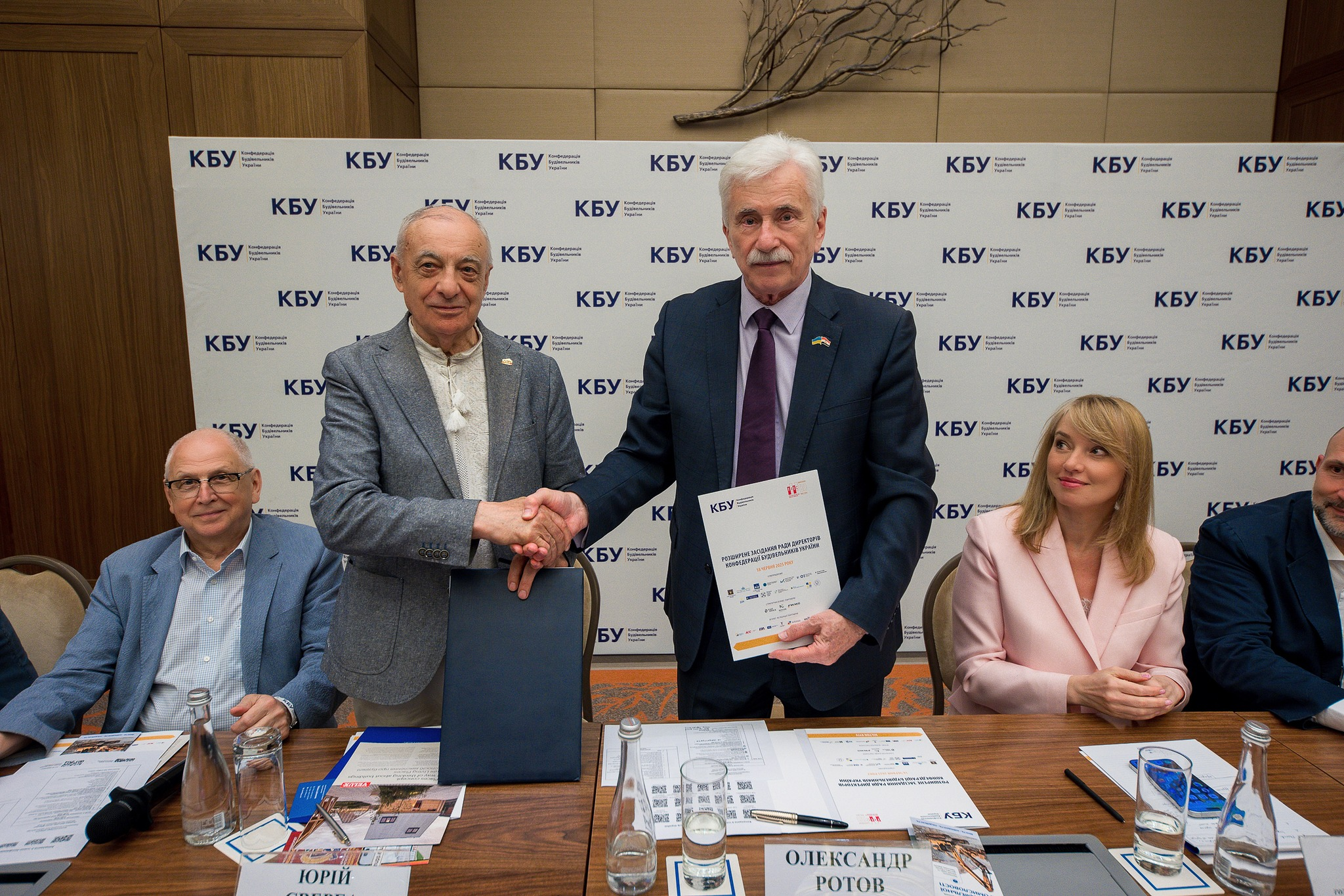 ☑️Підписано Меморандум про співробітництво між КБУ та Академією будівництва України!