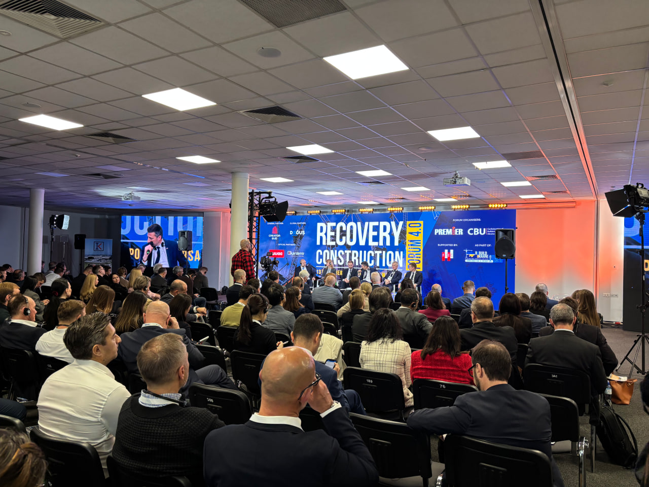 ⌛Щойно завершився перший діалог з владою в рамках RECOVERY CONSTRUCTION FORUM 4.0!