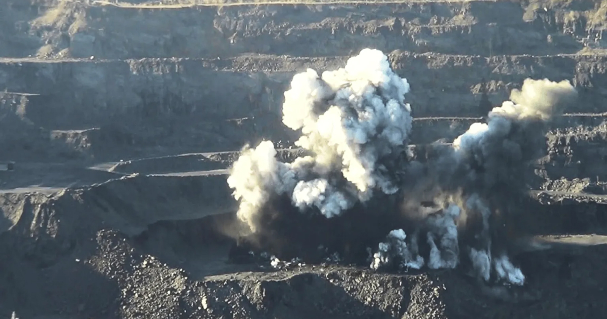 💣АрселорМіттал Кривий Ріг скорочує викиди пилу та газів під час вибухів у кар’єрах