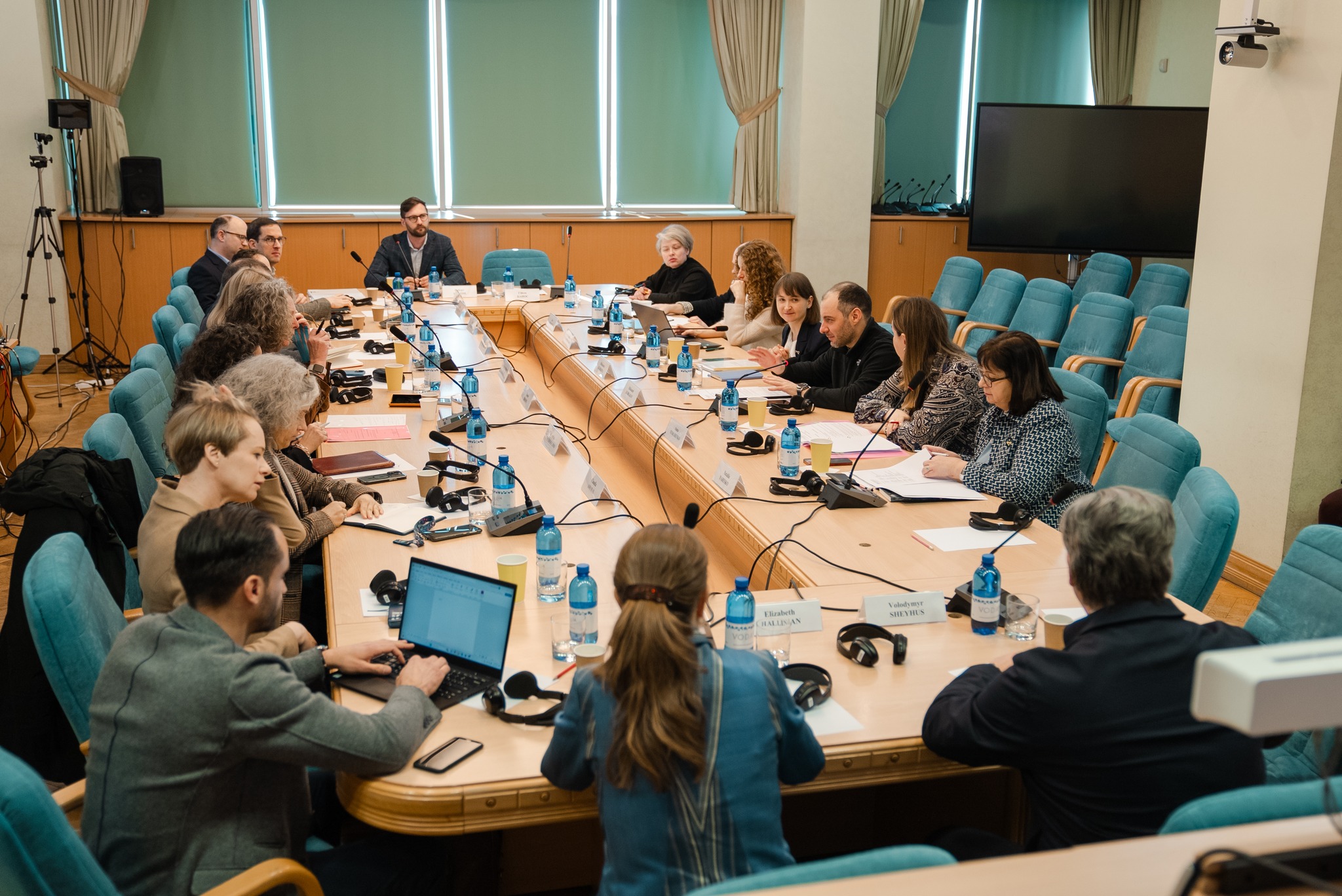 📜Міністерство відновлення презентувало стратегію переходу від гуманітарної допомоги до проєктів відновлення.